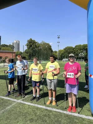 Dzieci w trakcie wyścigu nordic walking